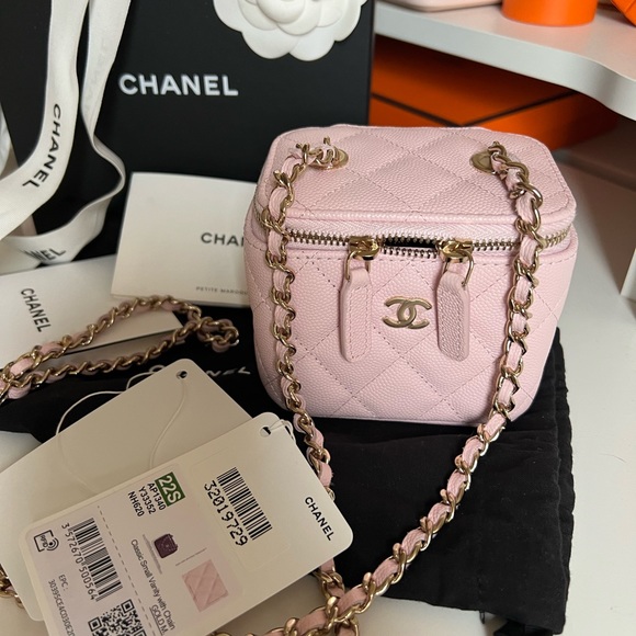 CHANEL
Light Pink Quilted Caviar Leather Mini Vanity Case With Chain Bag - Picture 2 of 11
